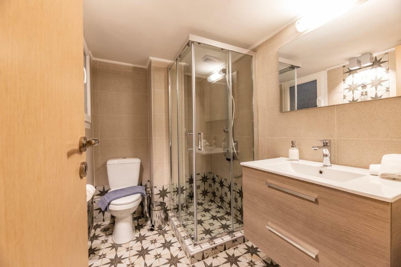 Ports Crossroad D Apartment Пирея Екстериор снимка